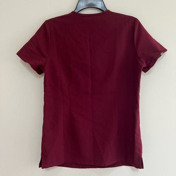 FIGS Women's Catarina One-Pocket Racing Scrub Top in Burgundy, size XS - Picture 3 of 4